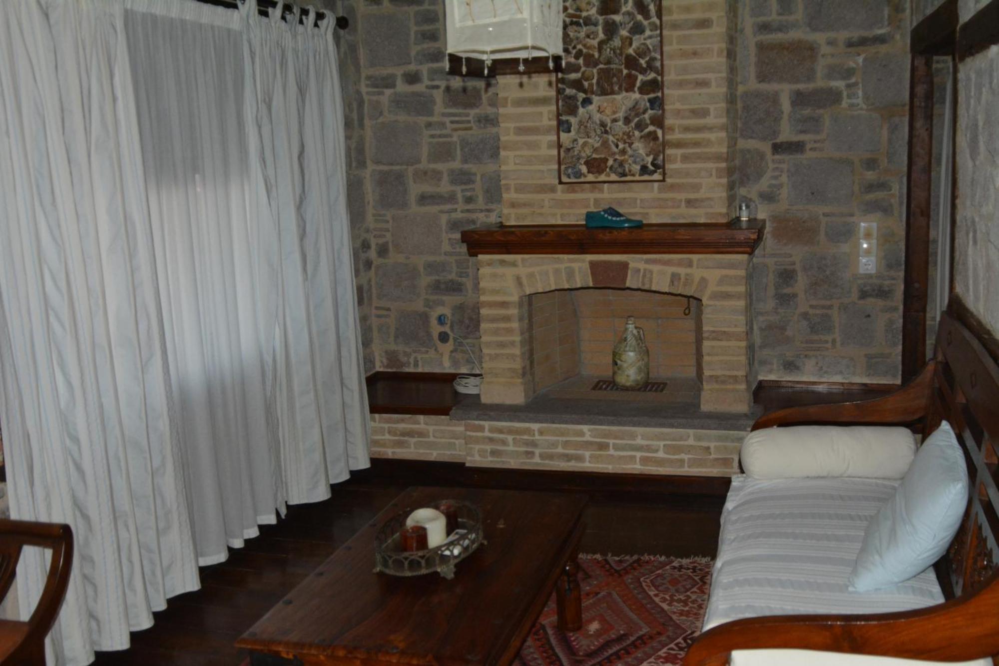 Lesvos Tower House Komninos Szigrí Kültér fotó